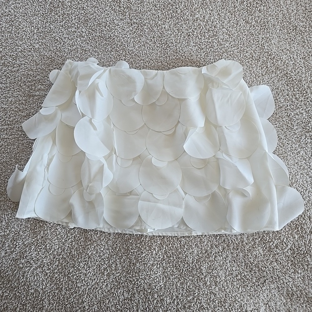Aveloria Women's Ruffle 3D Circular Textured White Mini Skort Y2K 90s Vibes Sz S